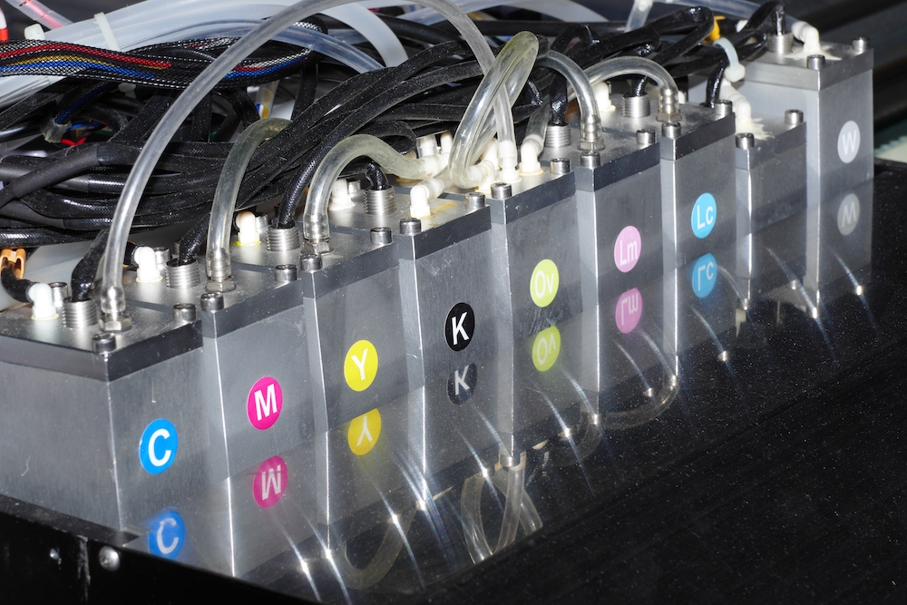 wide format printer ink cartridges including white channel used for white ink printing